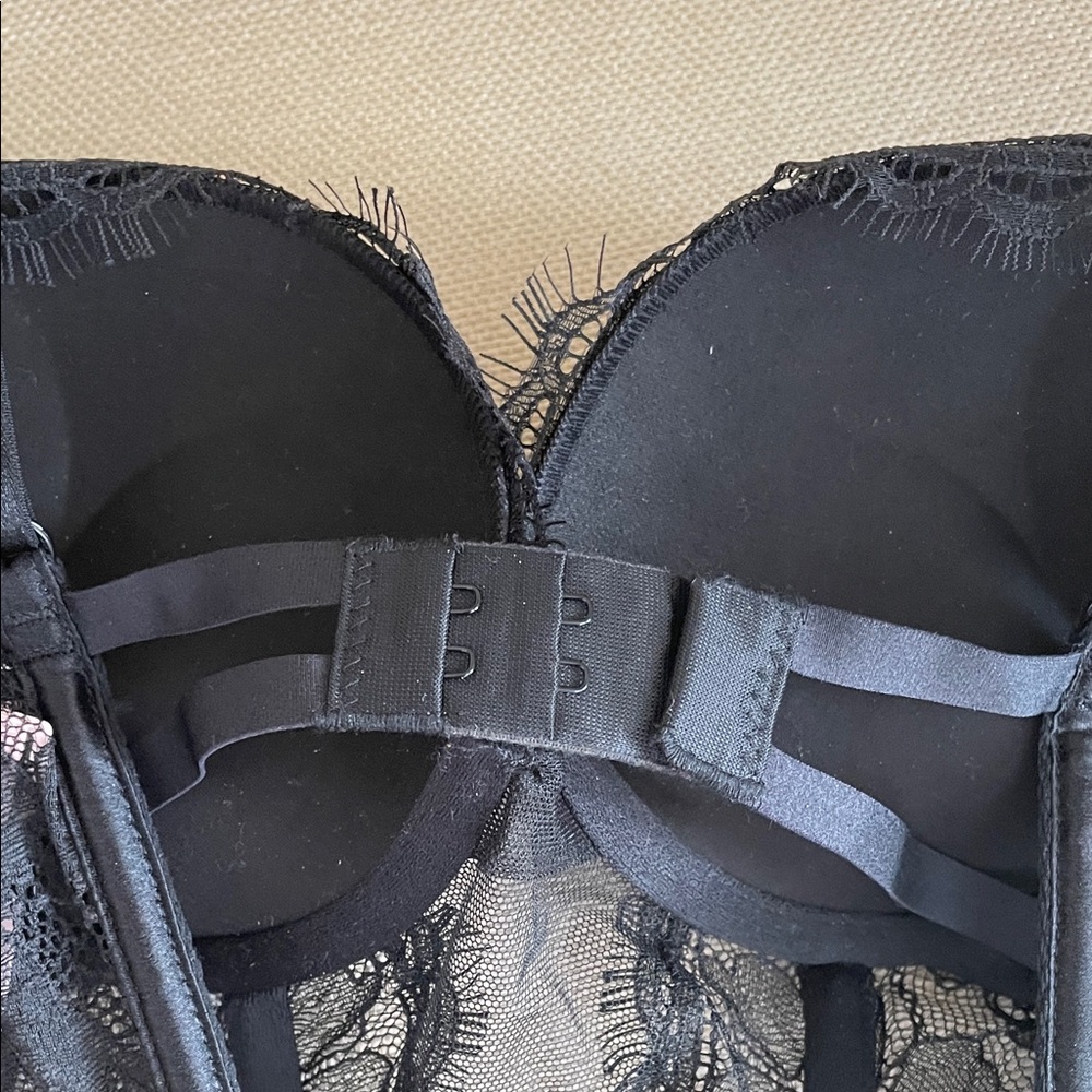 Victoria’s Secret Elegant Black Lace Bodysuit Size XS - Picture 3 of 9